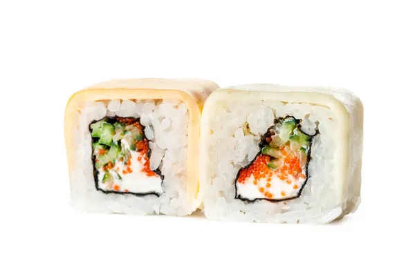 Dos Trozos Japonés Revés Rollo Sushi Con Huevas Pescado Voladoras — Foto de Stock