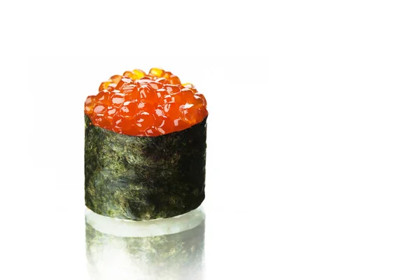 Sushi Gunkan Con Caviale Salmone Rosso Riso Avvolto Alghe Nori — Foto Stock