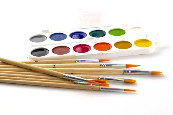 Aquarellfarben Und Pinsel Auf Weißem Hintergrund Hochwertiges Foto — Stockfoto