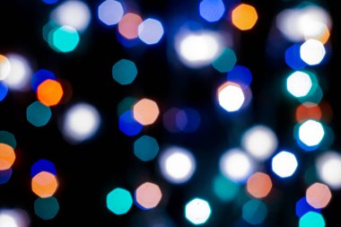 siyah soyut arkaplan çok renkli ışıklar ve bulanık bokeh ile. Yüksek kalite fotoğraf