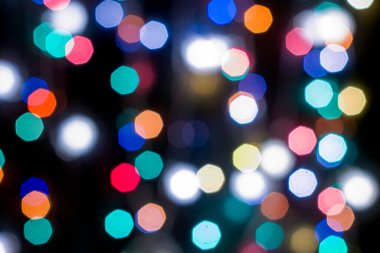 siyah soyut arkaplan çok renkli ışıklar ve bulanık bokeh ile. Yüksek kalite fotoğraf