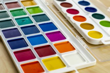 Masada suluboya boya tabloları var. Yüksek kalite fotoğraf