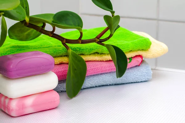 Stack Towels Bars Soap Houseplant Bathroom Table High Quality Photo — Stock Photo, Image
