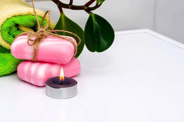 Stack Towels Soap Tied String Fragrant Candle Houseplant Table Bathroom — Stock Photo, Image