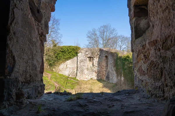 Hesse, Almanya 'daki Wallenstein Kalesi harabelerinin penceresinden bakın.