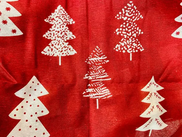 圣诞背景白色和红色的皱巴巴的特写与鹿心冷杉树星星片 — 图库照片