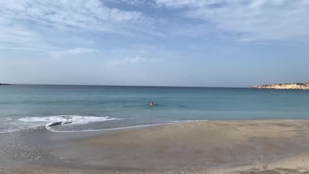 Man swimming alone in the sea. beautiful landscape. enjoying summer holidays — Stock Video