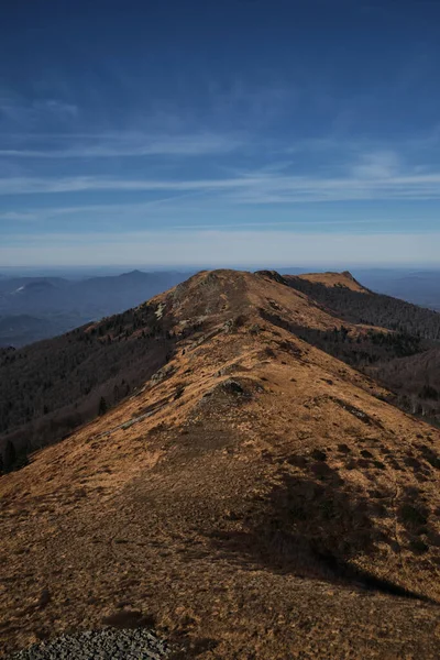 Prachtig Uitzicht Berglandschap Herfstdal Nationaal Park Silhouetten Van Bergen Donker — Stockfoto