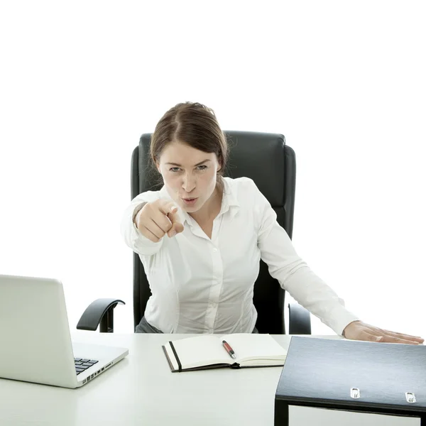 Junge brünette Geschäftsfrau will Sie hinter Schreibtisch — Stockfoto