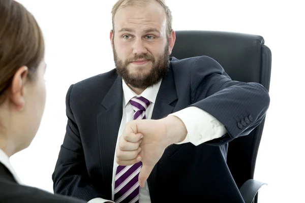 Baard zakenman brunette vrouw op het Bureau teken slecht werk — Stockfoto