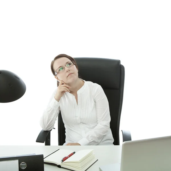 Junge brünette Geschäftsfrau mit Brille denken — Stockfoto