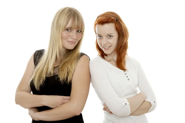Young beautiful red and blond haired girls stand together — Stock Photo, Image