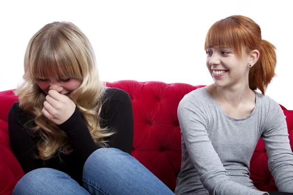 Young beautiful blond and red haired girls talking and sitting o — Stock Photo, Image
