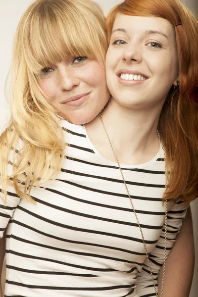 Red and blond haired girls friends laugh and hug — Stock Photo, Image