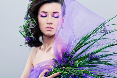 Orkide çiçek ve profesyonel makyaj güzellik kız