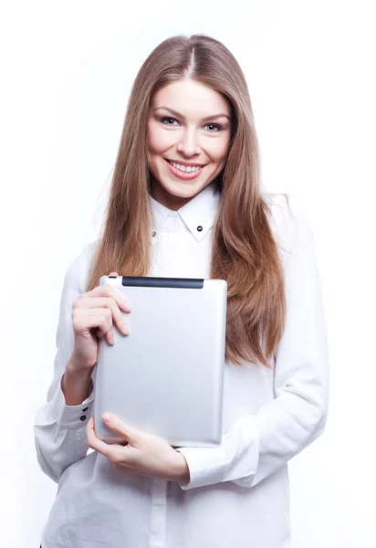 Молода жінка з планшетний комп'ютер — Stockfoto