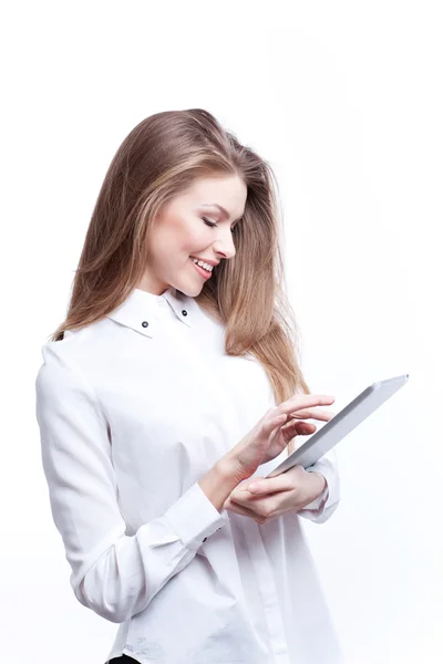 Mujer joven con tablet PC — Foto de Stock