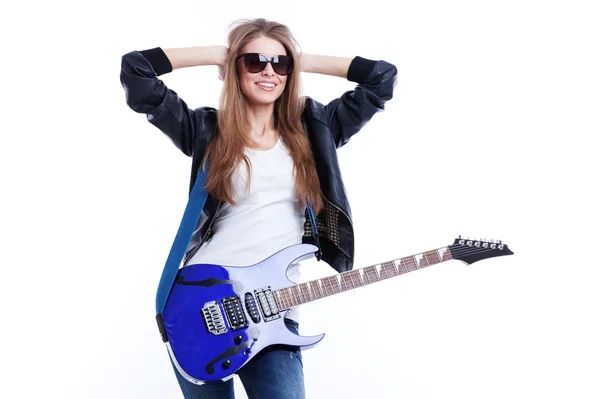 Mladá krásná žena s elektrická kytara — Stock fotografie