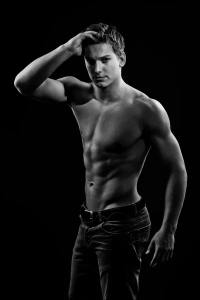 kas seksi çıplak genç erkek kot pantolon poz