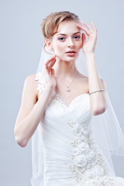 Gelin portresi. gelinlik. Stüdyo vurdu.