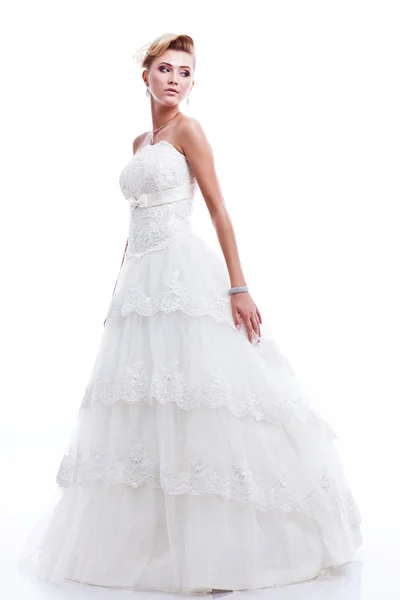 Ganzkörperporträt der Braut. isoliert auf weißem Hintergrund — Stockfoto