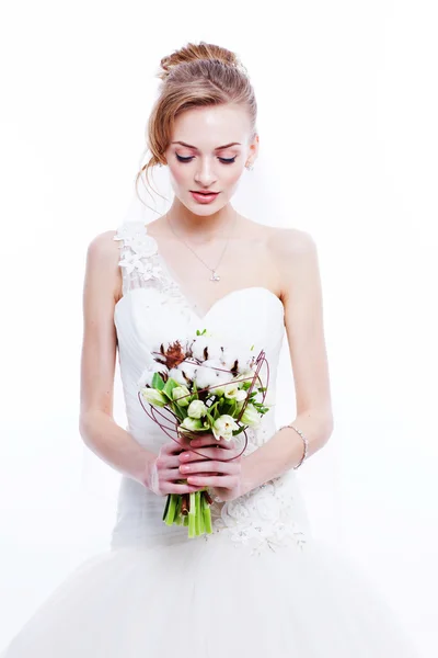 Bride portrait. Wedding dress. Wedding flowers — Stock Photo, Image