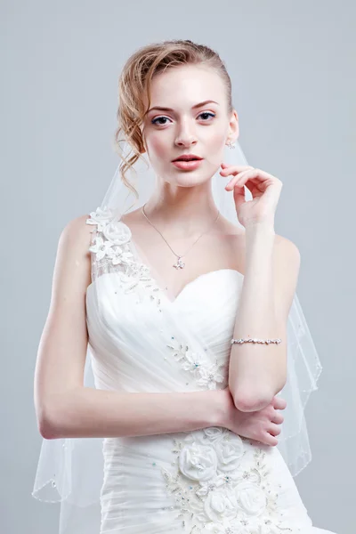 Ritratto della sposa. Abito da sposa. Studio girato . — Foto Stock