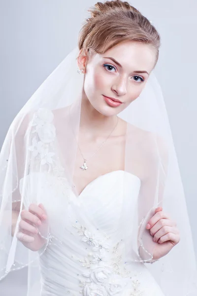 Bride portrait. Wedding dress. Studio shot. — Stock Photo, Image