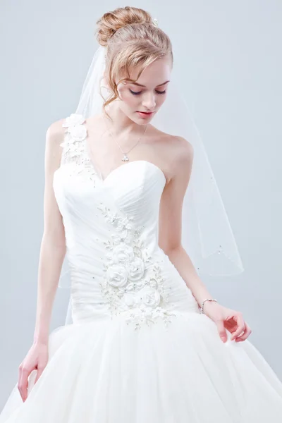 Ritratto della sposa. Abito da sposa. Studio girato . — Foto Stock