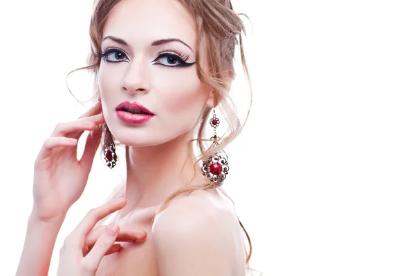 Mode meisje portret. glanzende rode lippen. — Stockfoto