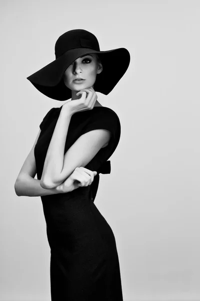High fashion portrait of elegant woman in black and white hat and dress — Stock Photo, Image