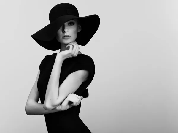 zarif kadının siyah beyaz portre