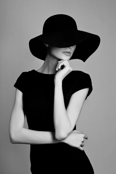 zarif kadının siyah beyaz portre