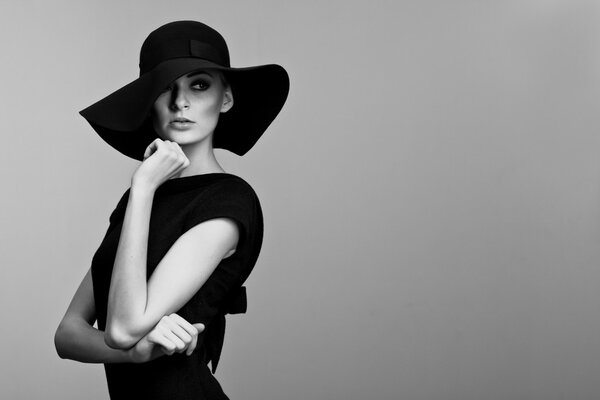 Ritratto in bianco e nero di donna elegante — Foto Stock