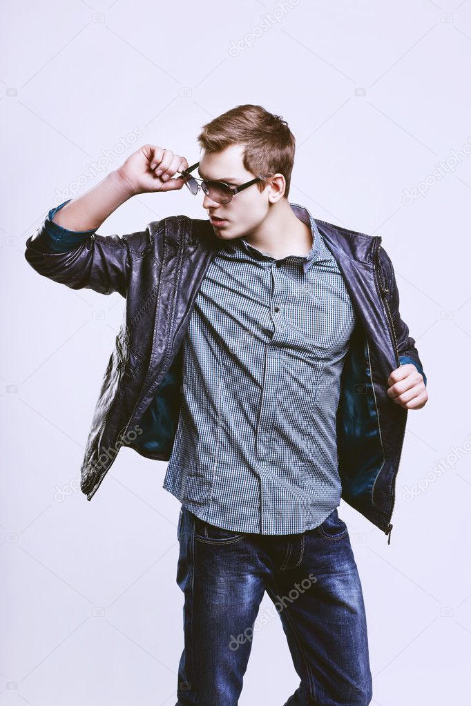 Handsome fashion man wearing sunglasses
