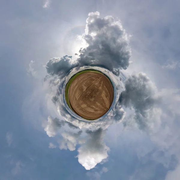 Pequeño Planeta Cielo Azul Con Hermosas Nubes Transformación Del Panorama —  Fotos de Stock