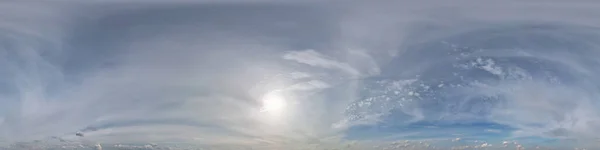 Modrá Obloha Hdri 360 Panorama Bílými Krásnými Mraky Bezešvé Projekci — Stock fotografie