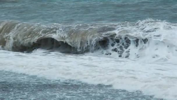 Gewaltige Meereswellen Krachen Sturm Zeitlupe Land — Stockvideo