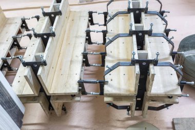 Çeşitli kereste deposu 