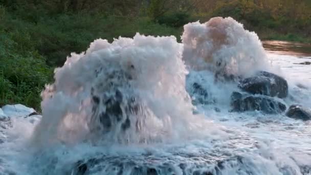 Zona Mezcla Descarga Aguas Residuales Urbanas Contaminación Del Río Ciudad — Vídeos de Stock