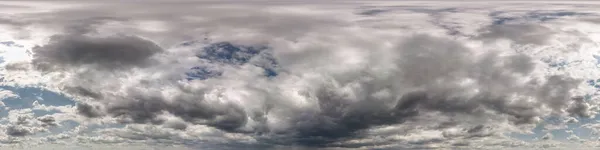 Ciel Bleu Avec Beaux Nuages Sombres Avant Tempête Panorama Sans — Photo