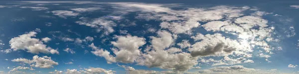 蓝天Hdri 360全景 白色美丽的云彩无缝投影 天顶用于3D图形或游戏开发 如天顶或编辑无人机拍摄 以替换天空 — 图库照片