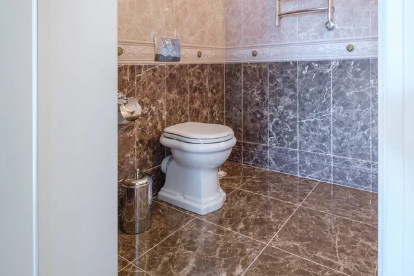 Toilette Dettaglio Una Cabina Doccia Angolare Con Attacco Doccia Parete — Foto Stock