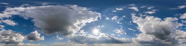 蓝天Hdri 360全景 灰白色美丽的云彩无缝投影 天顶用于3D图形或游戏开发 如天顶或编辑无人机拍摄 以替换天空 — 图库照片