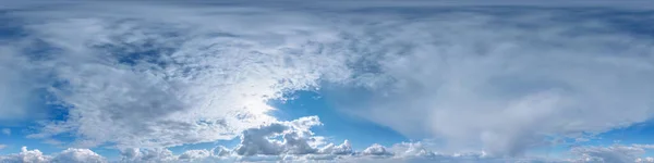 3Dグラフィックスや空のドームとしてゲーム開発で使用するためのゼニスとシームレスな投影で白い美しい雲と青空Hdr360パノラマや空の交換のためのドローンショットを編集 — ストック写真