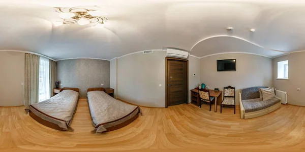 360平方球面投影でソファとテレビ付きの2つのシングルベッド付きのスタジオアパートメントのベッドルームの内部のHdr パノラマビュー Arコンテンツ — ストック写真