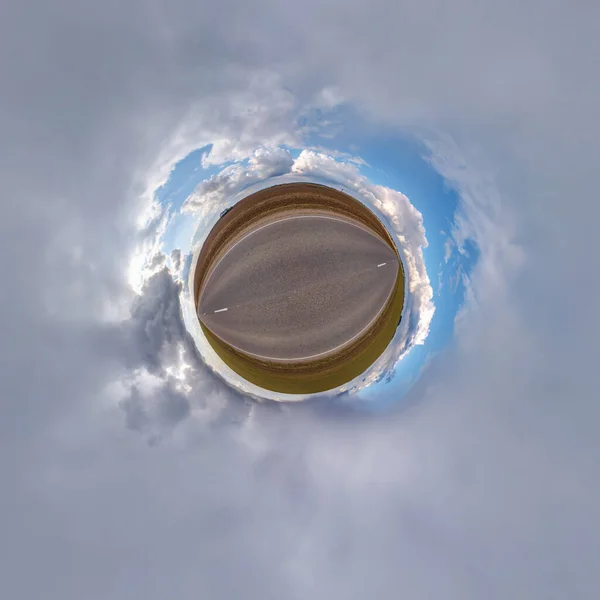 Maličká Planeta Modré Obloze Krásnými Mraky Transformace Sférického Panoramatu 360 — Stock fotografie