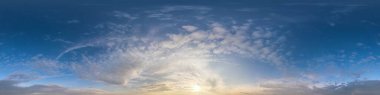 mavi gökyüzü hdr. 360 panorama beyaz bulutlu ve pürüzsüz projeksiyonlu 3d grafik veya oyun geliştirmede gökyüzü kubbesi olarak kullanılacak ya da gökyüzü değişimi için drone çekimini düzenlenecek