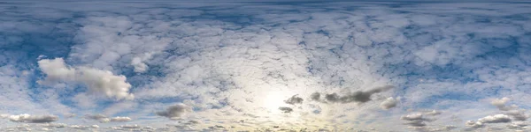 Błękitne Niebo Hdr 360 Panorama Białymi Pięknymi Chmurami Bezproblemowej Projekcji — Zdjęcie stockowe
