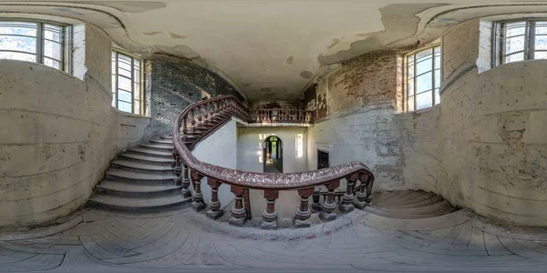 Sala Concreto Vazia Abandonada Edifício Antigo Com Escadas Pleno Panorama — Fotografia de Stock